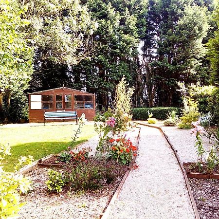 Chalet For Two - Dartmouth Villa Exterior photo