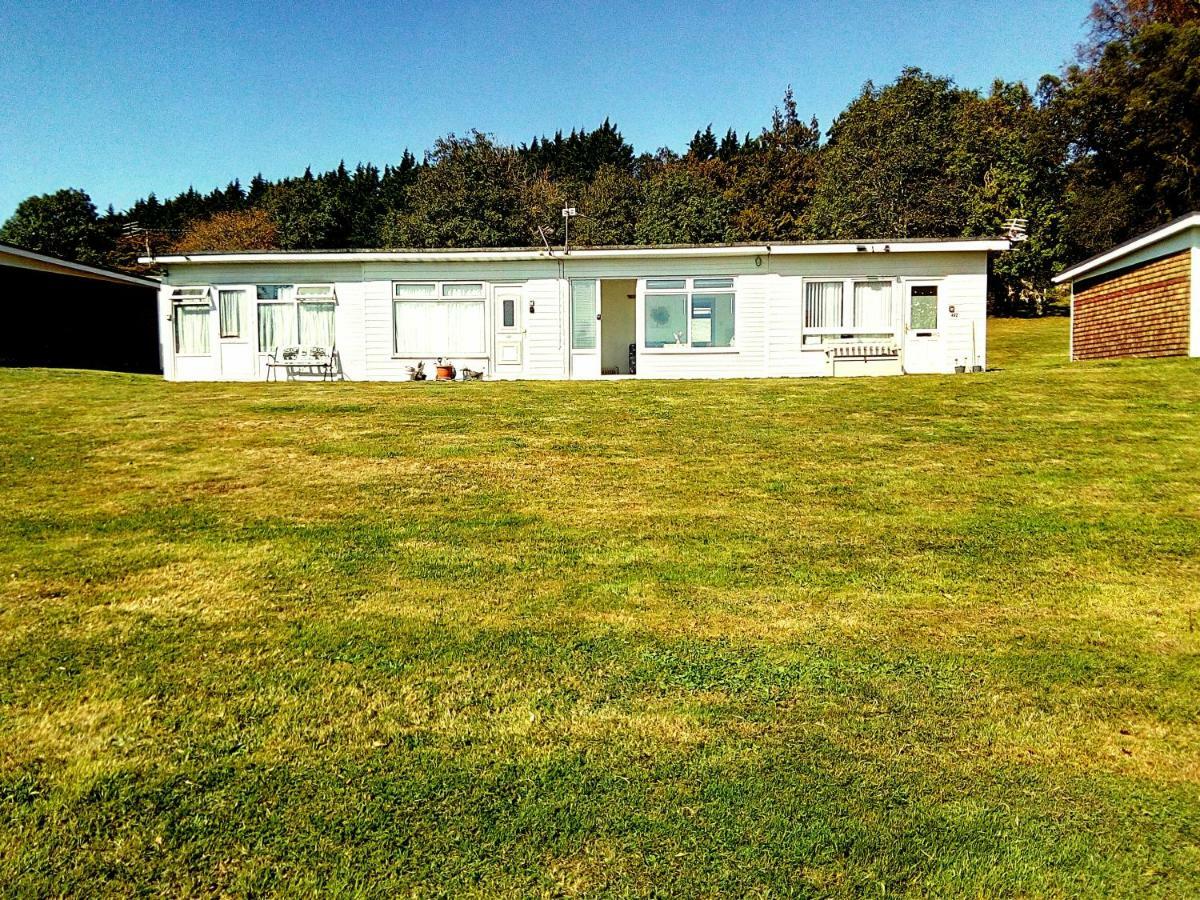 Chalet For Two - Dartmouth Villa Exterior photo