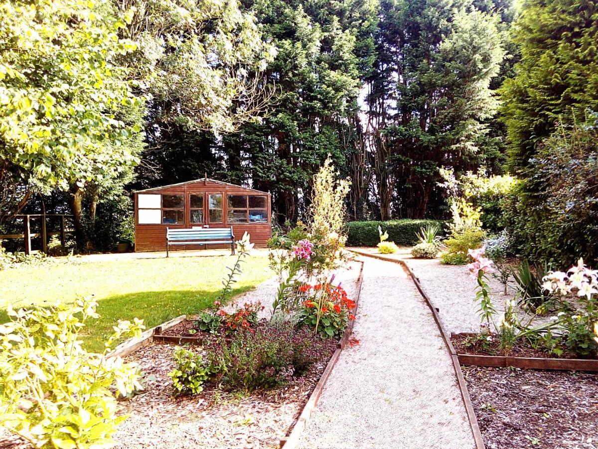 Chalet For Two - Dartmouth Villa Exterior photo